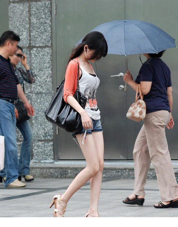 街拍极品玉足美腿美女