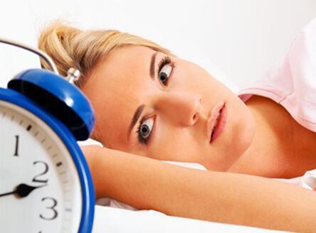 压力大晚上睡不着，对健康有害吗？