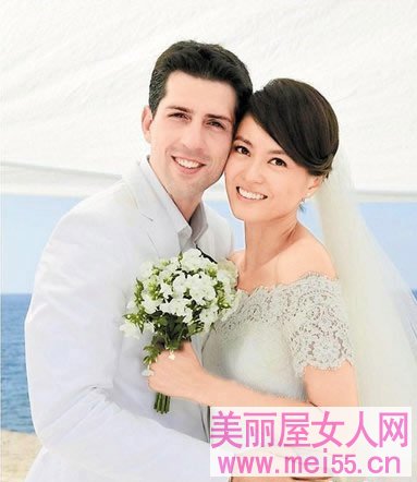 梁咏琪老公“入赘”香港 婚后半年“妇