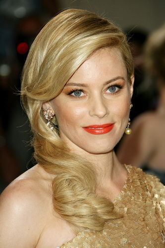 侧边波浪卷-Elizabeth Banks